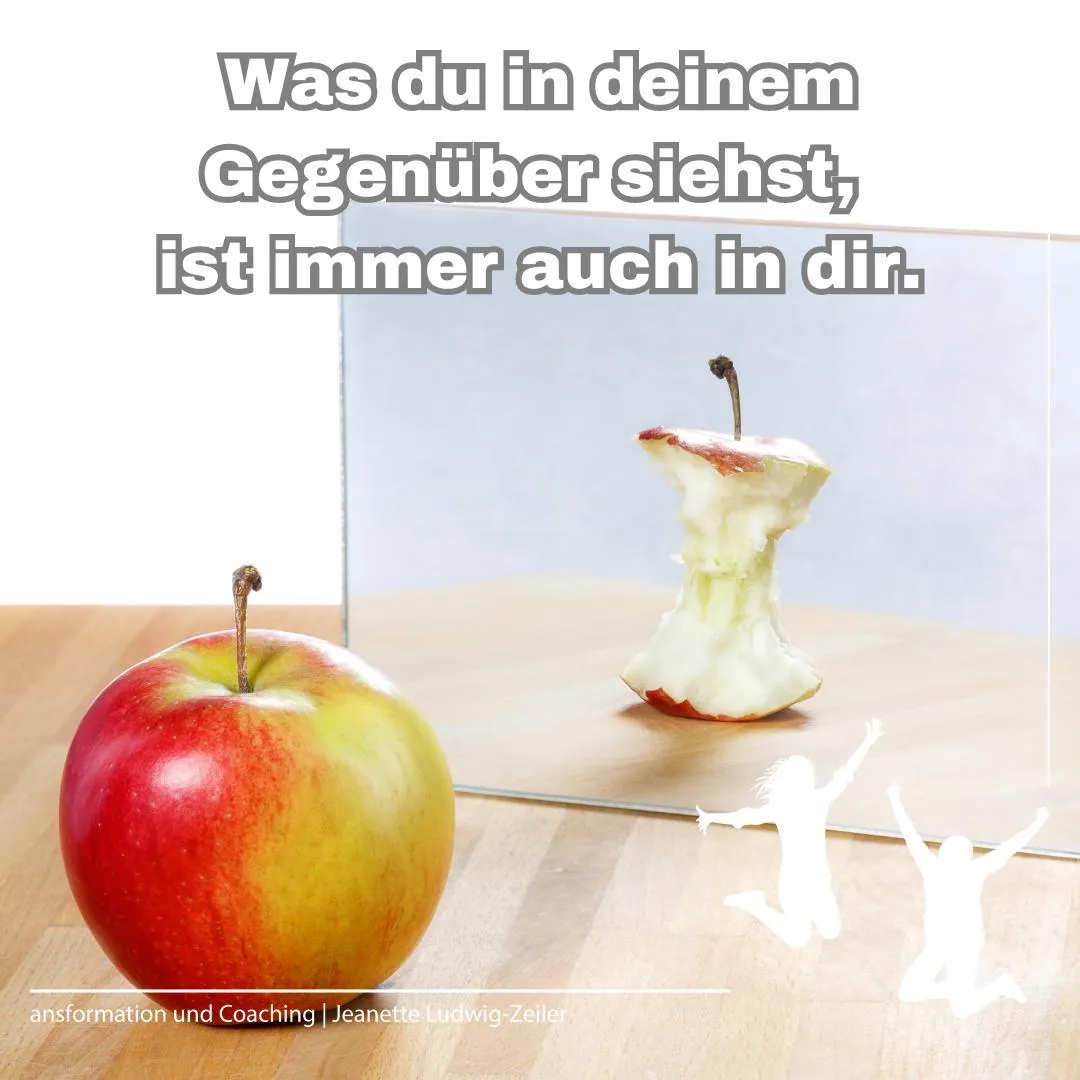 Apfel vor dem Spiegel